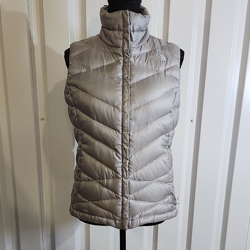 The North Face Women's Aconcagua Silver Quilted Down 550 Fill Vest Size Small